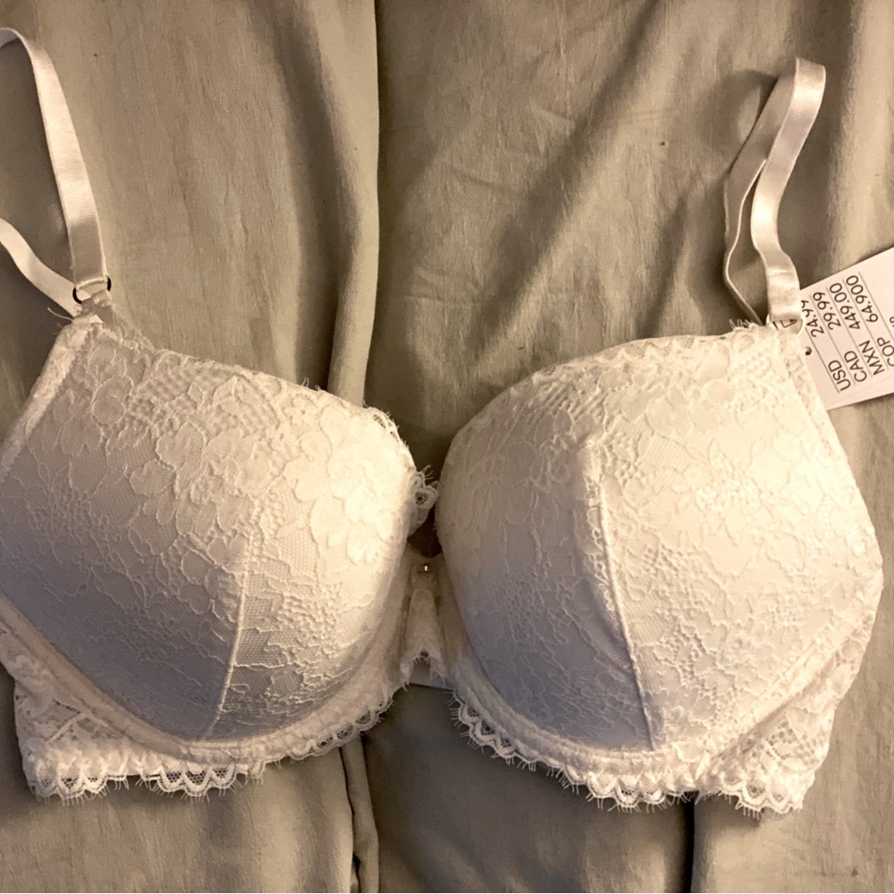 Brand new with tags H & M adorable push up bra!